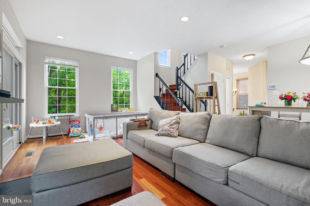 47587 COMER SQUARE
