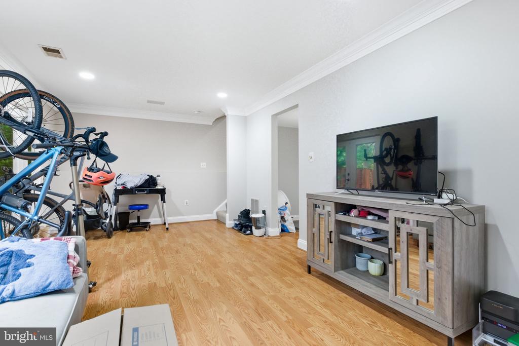 47587 COMER SQUARE