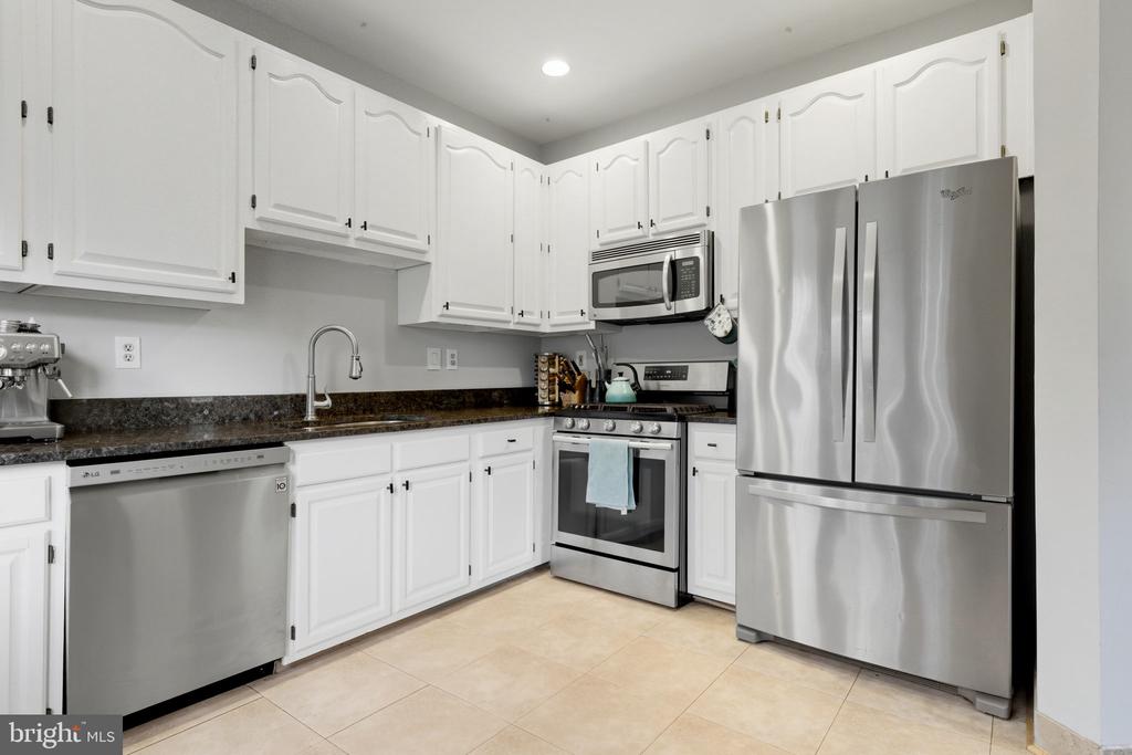 47587 COMER SQUARE