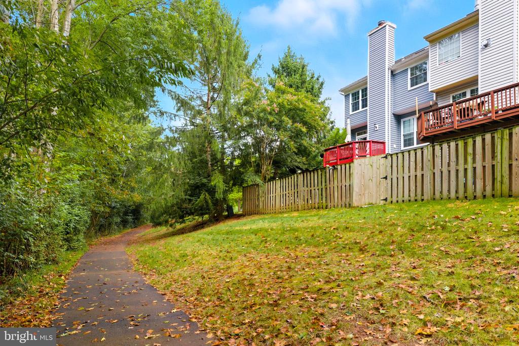 47587 COMER SQUARE