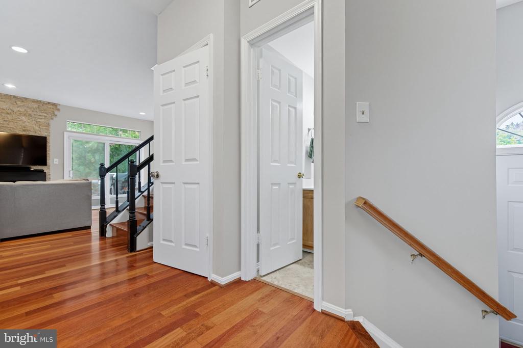 47587 COMER SQUARE