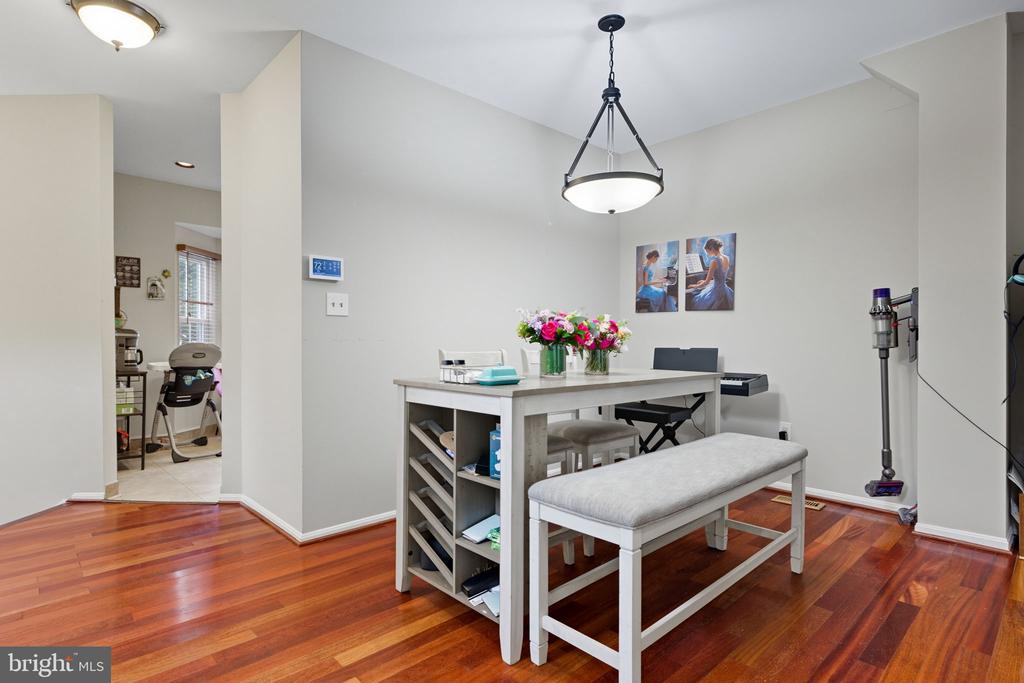 47587 COMER SQUARE