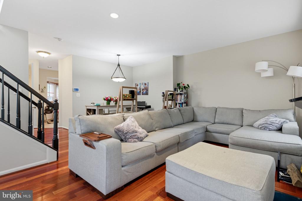 47587 COMER SQUARE