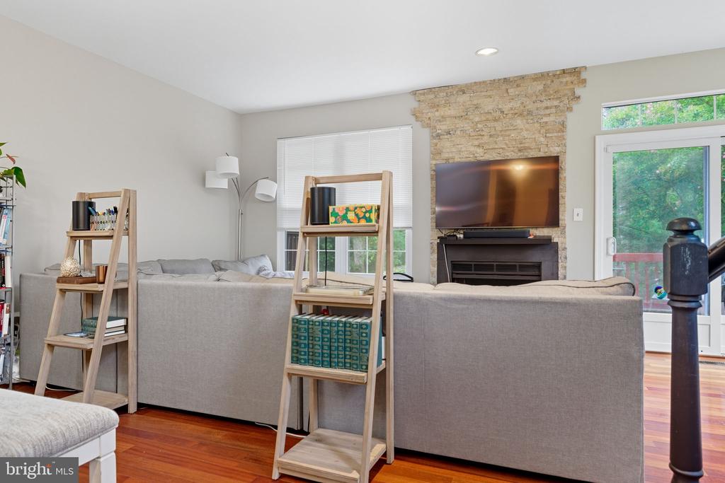 47587 COMER SQUARE