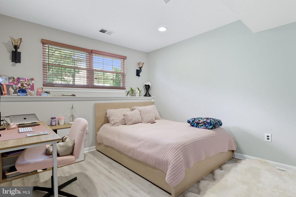 47587 COMER SQUARE