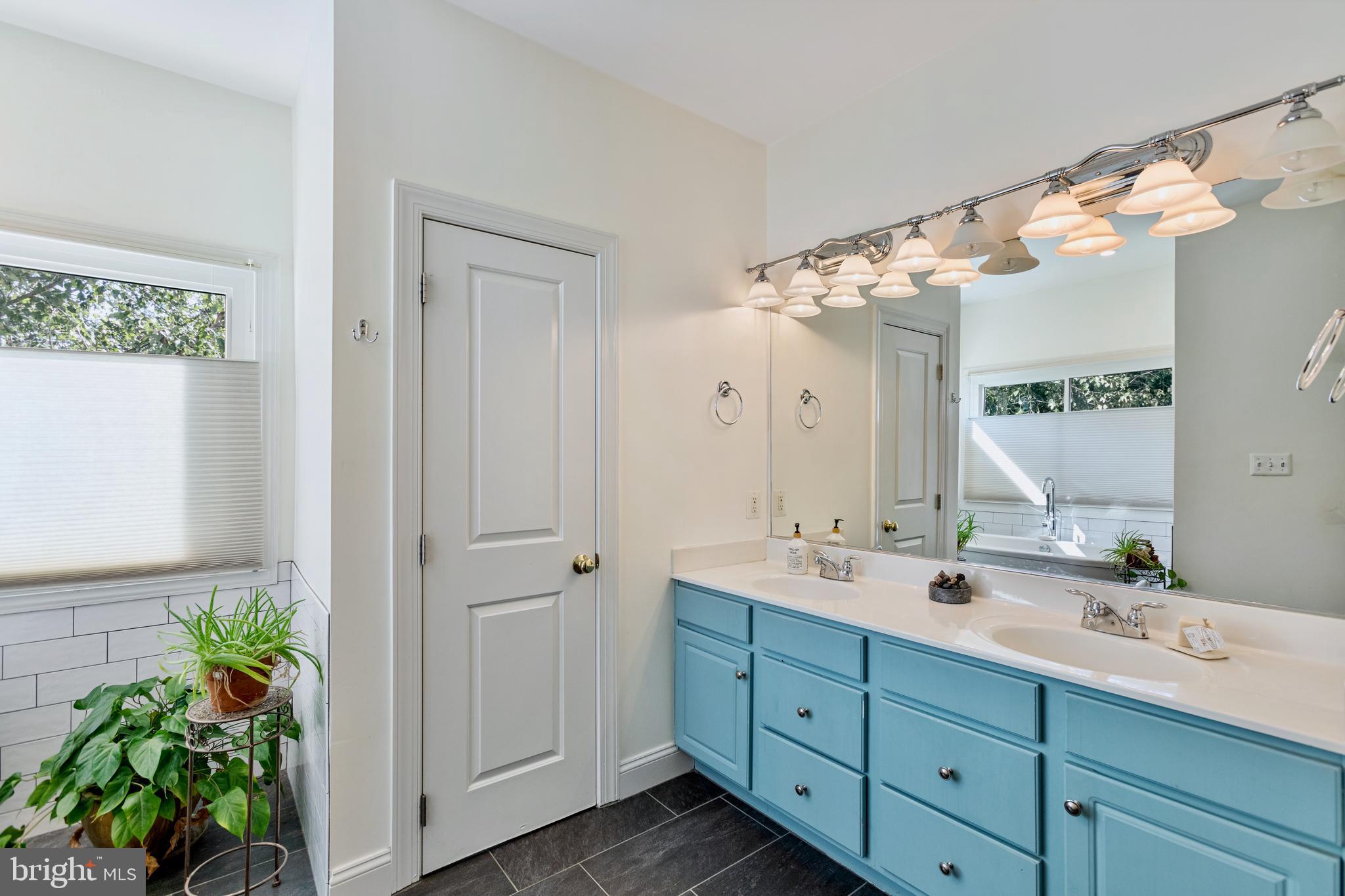 708 IRVINE BANK LANE