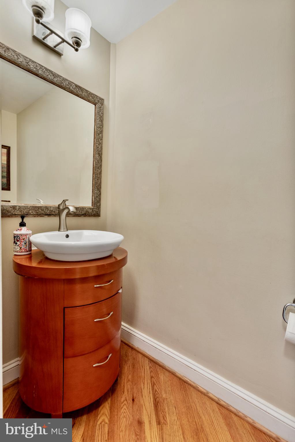 708 IRVINE BANK LANE