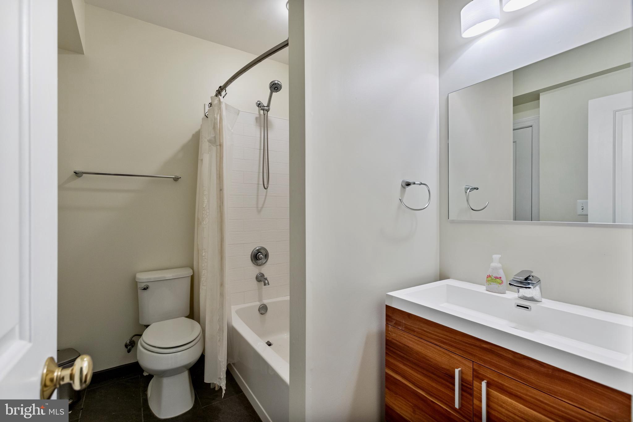 708 IRVINE BANK LANE