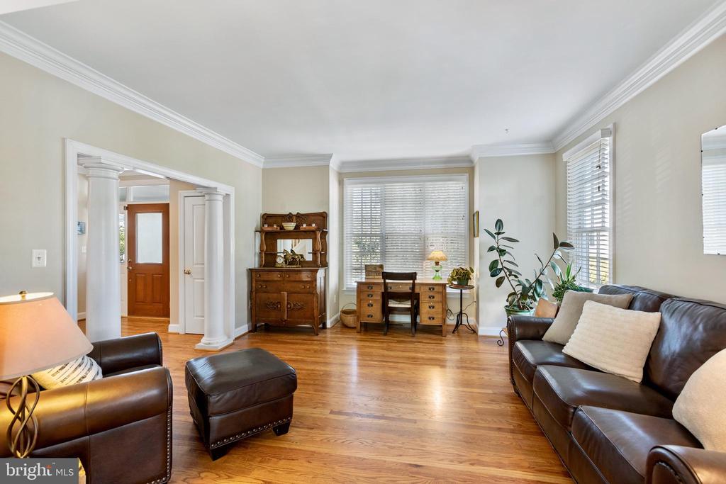 708 IRVINE BANK LANE