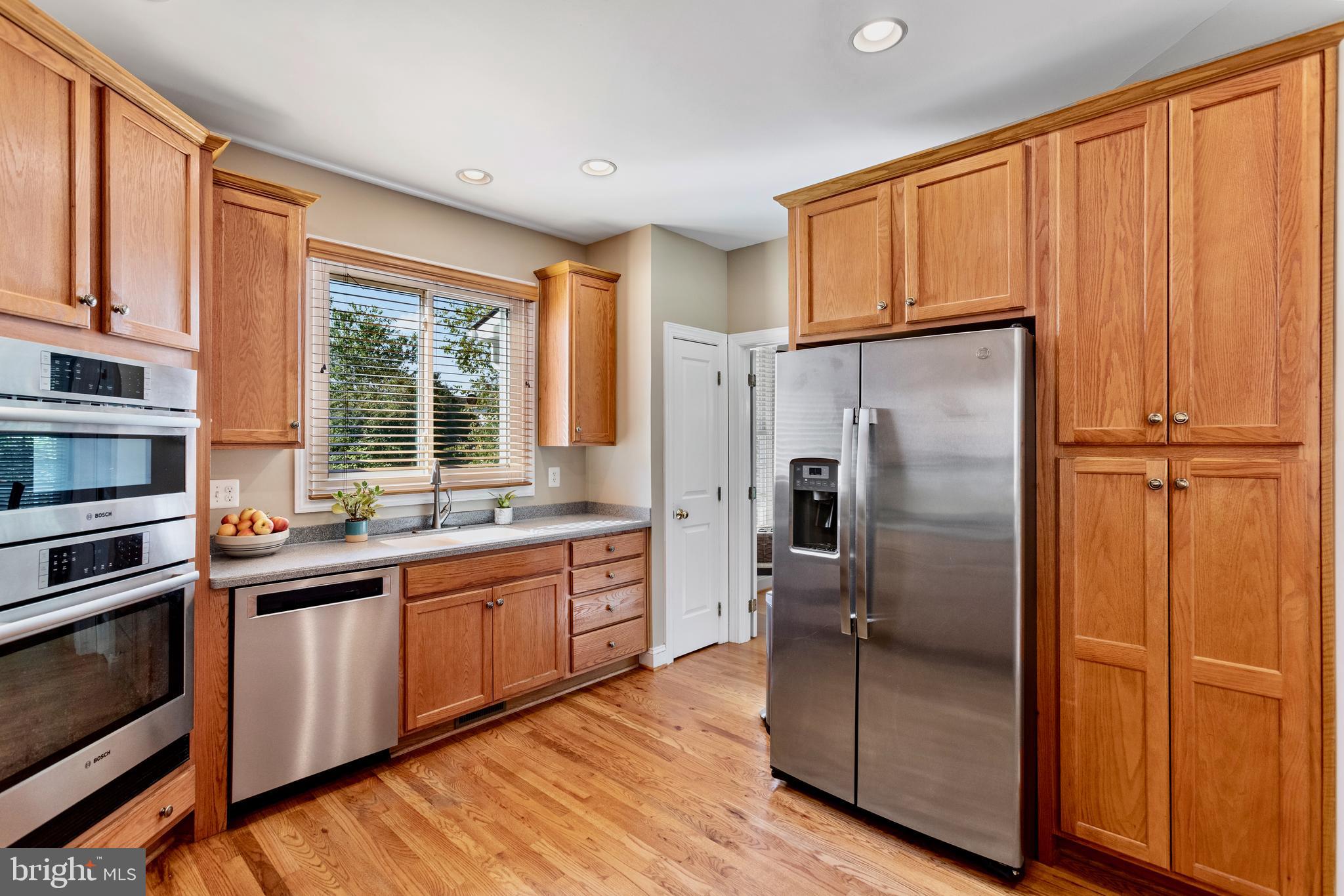 708 IRVINE BANK LANE