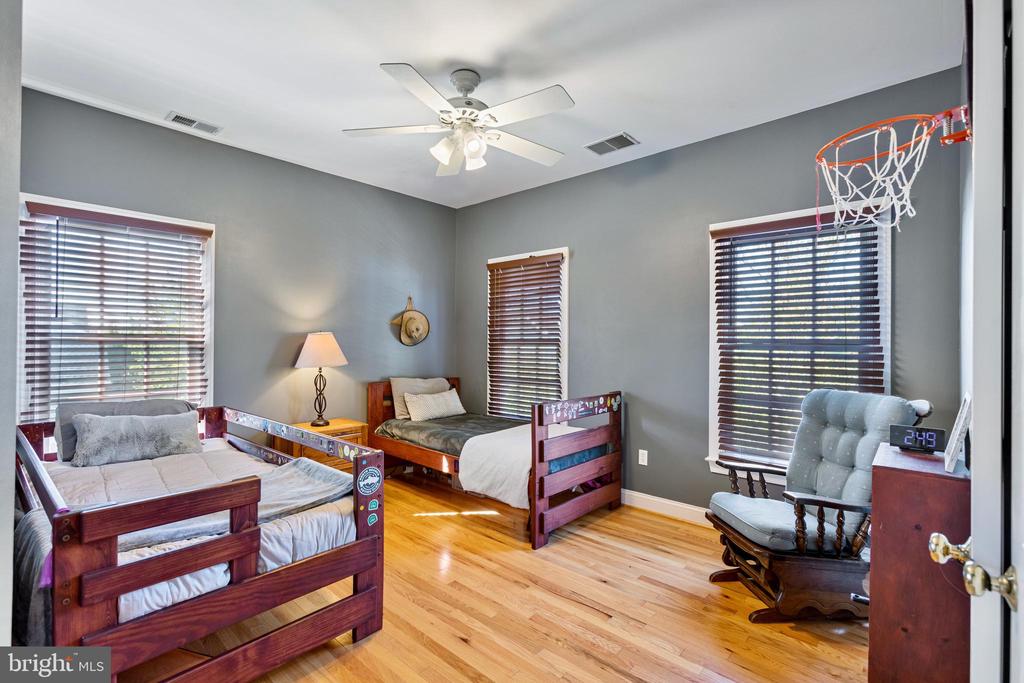 708 IRVINE BANK LANE