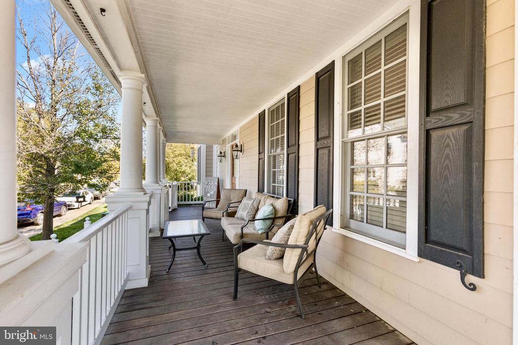 708 IRVINE BANK LANE