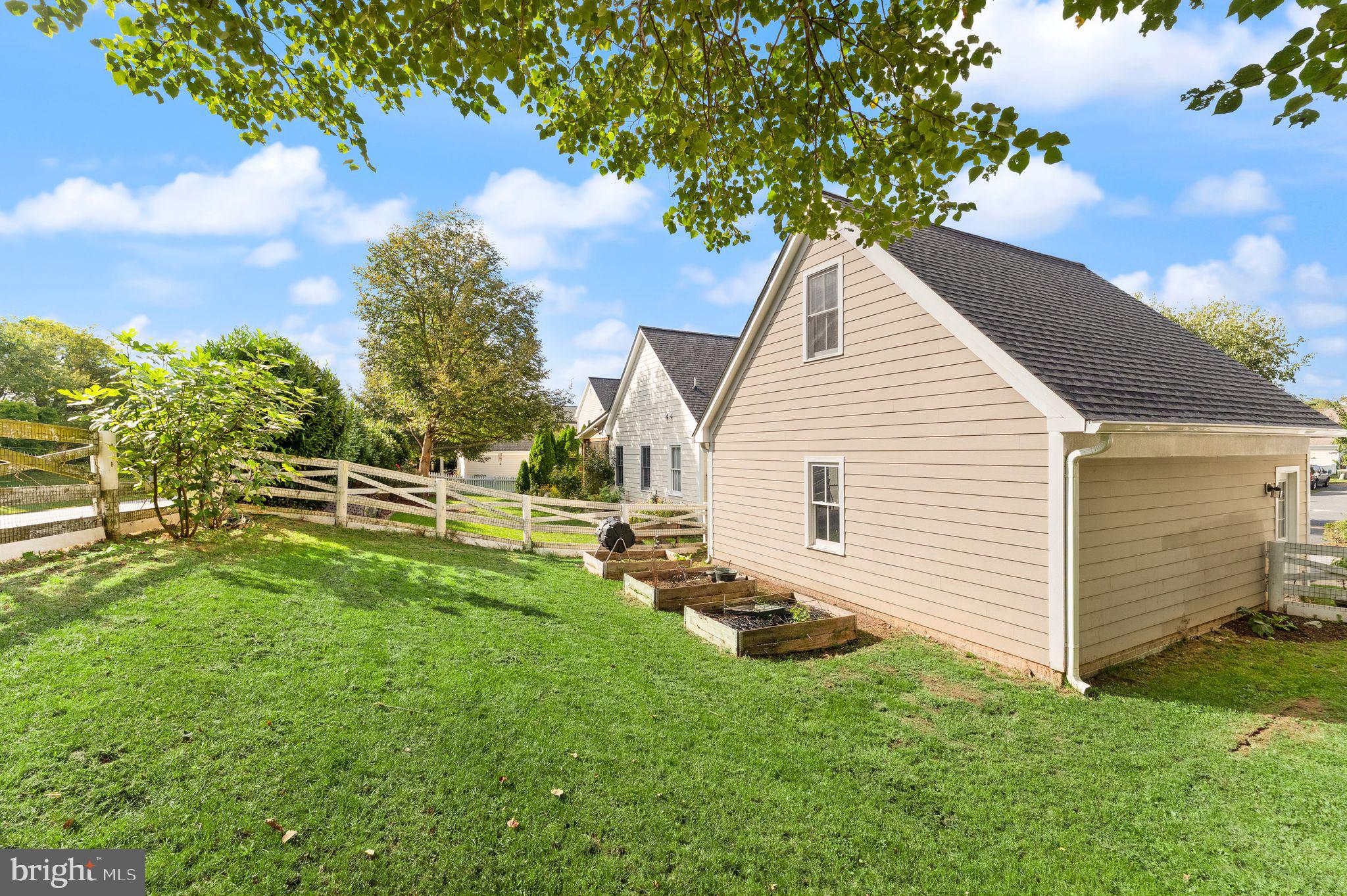 708 IRVINE BANK LANE