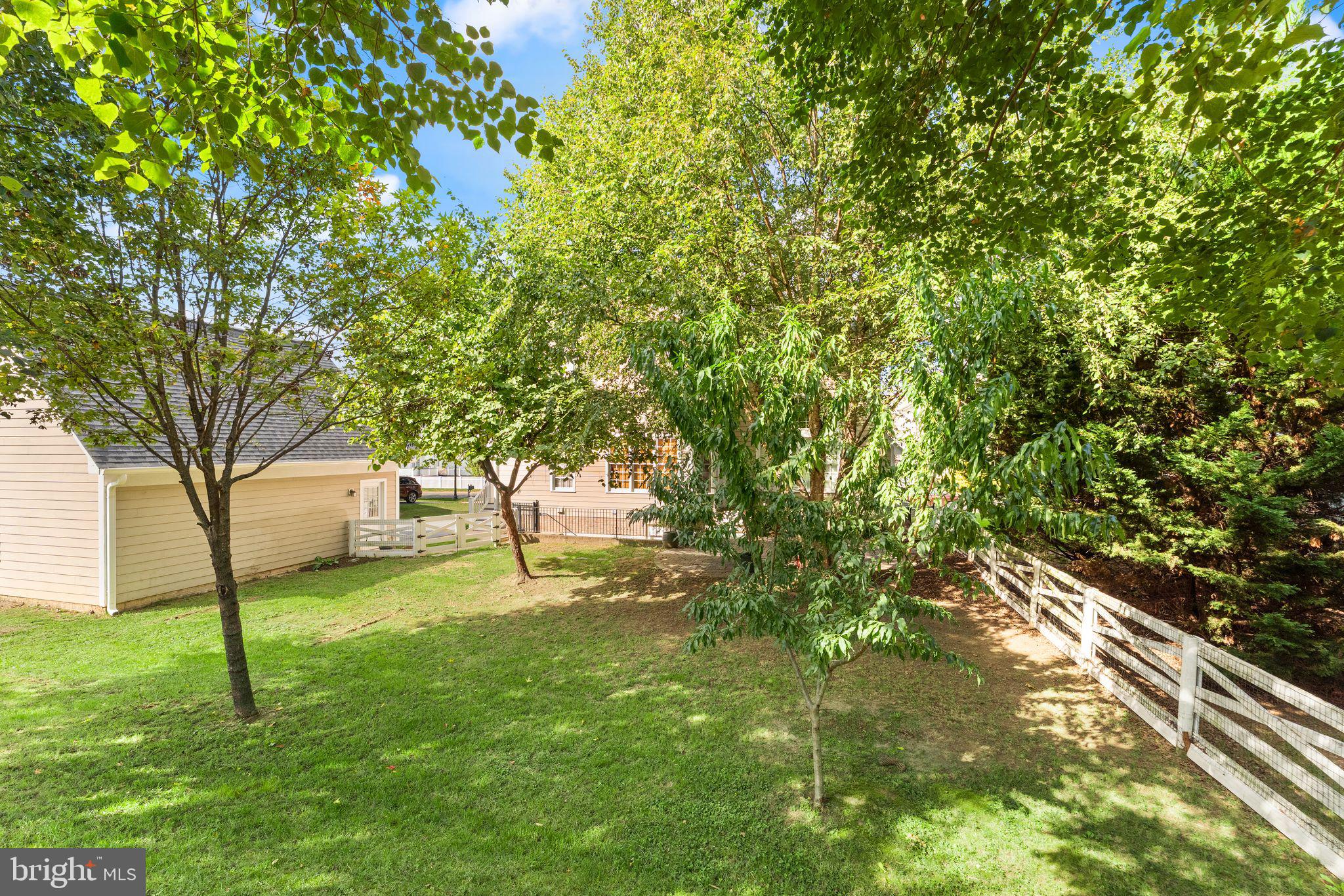 708 IRVINE BANK LANE