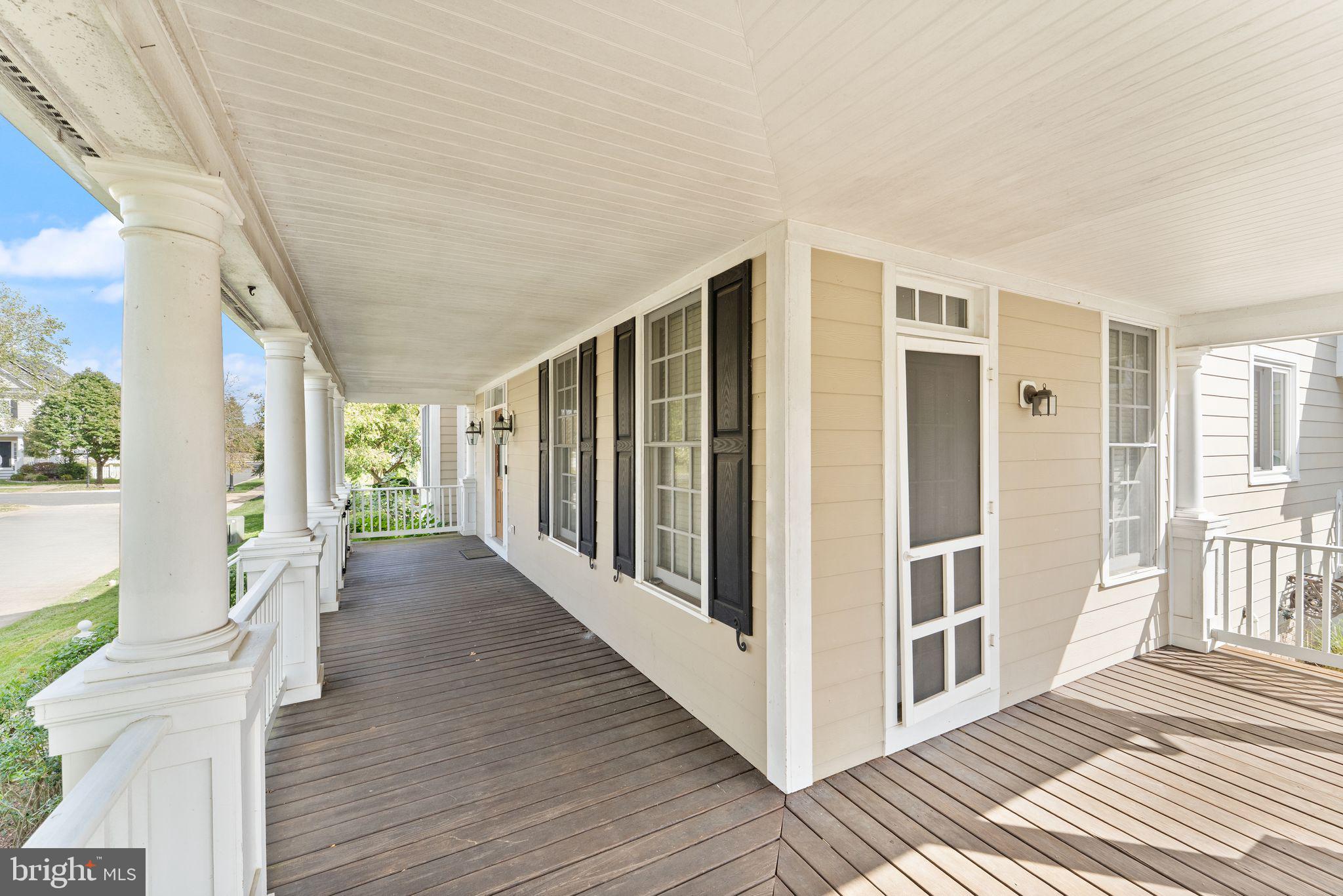 708 IRVINE BANK LANE