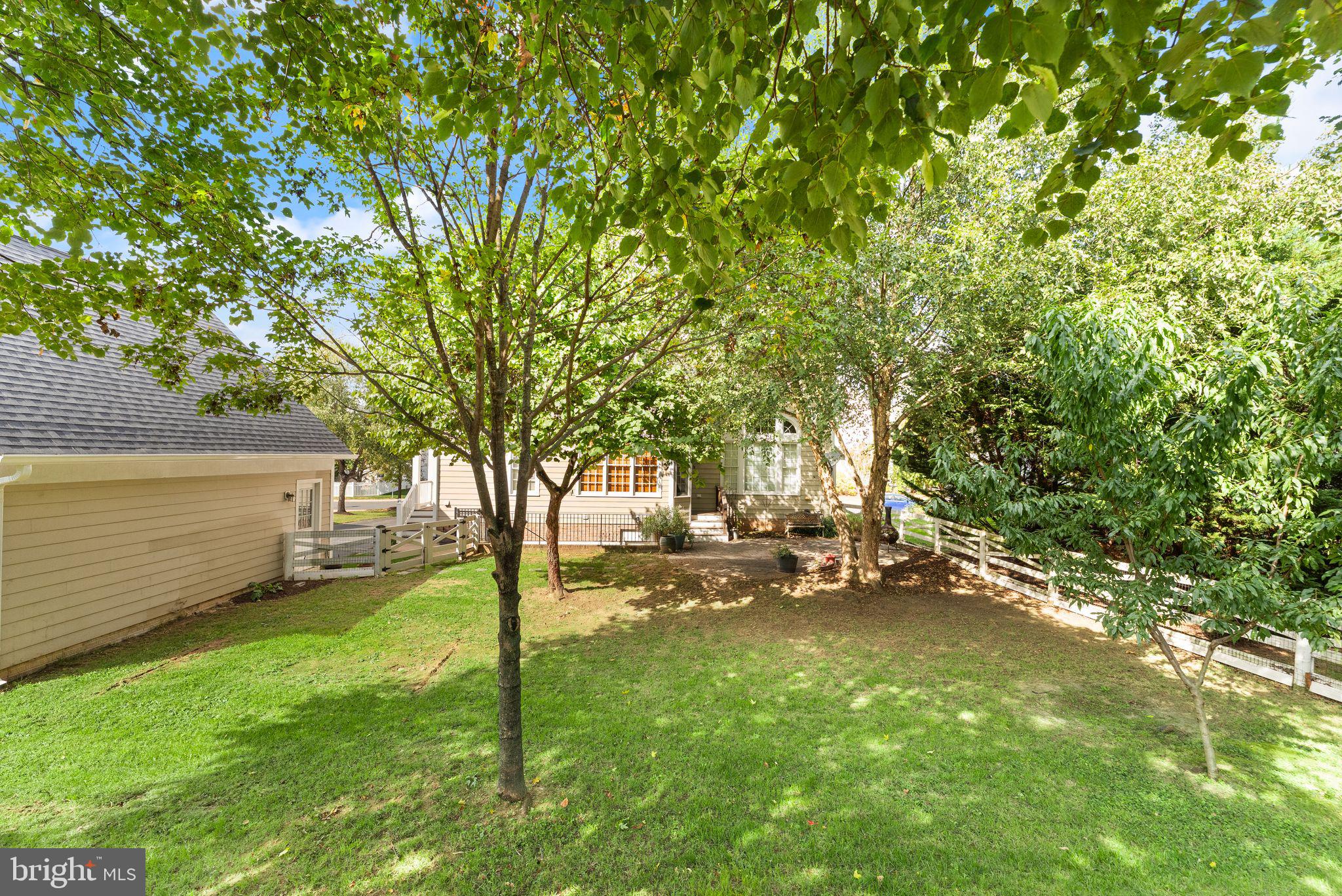 708 IRVINE BANK LANE