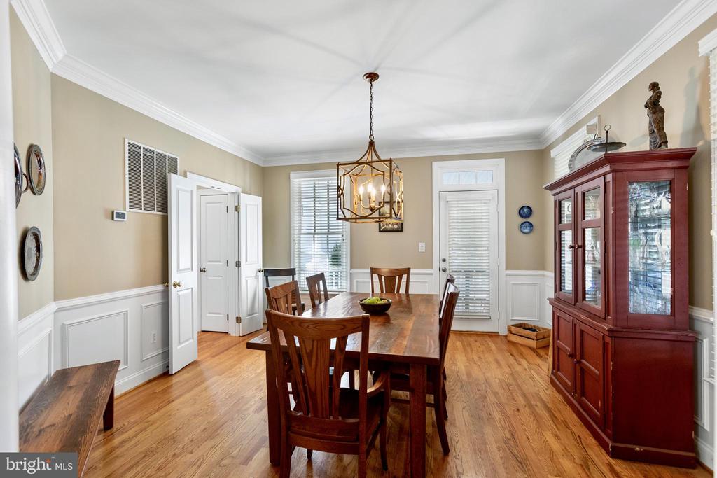 708 IRVINE BANK LANE