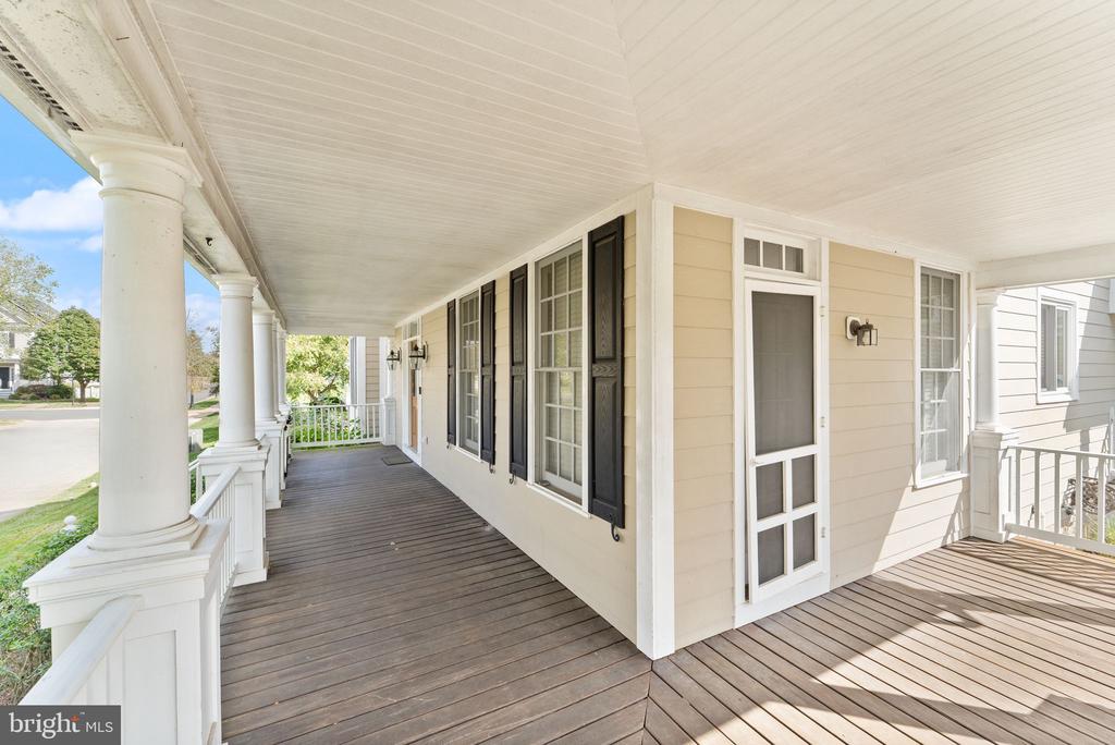 708 IRVINE BANK LANE