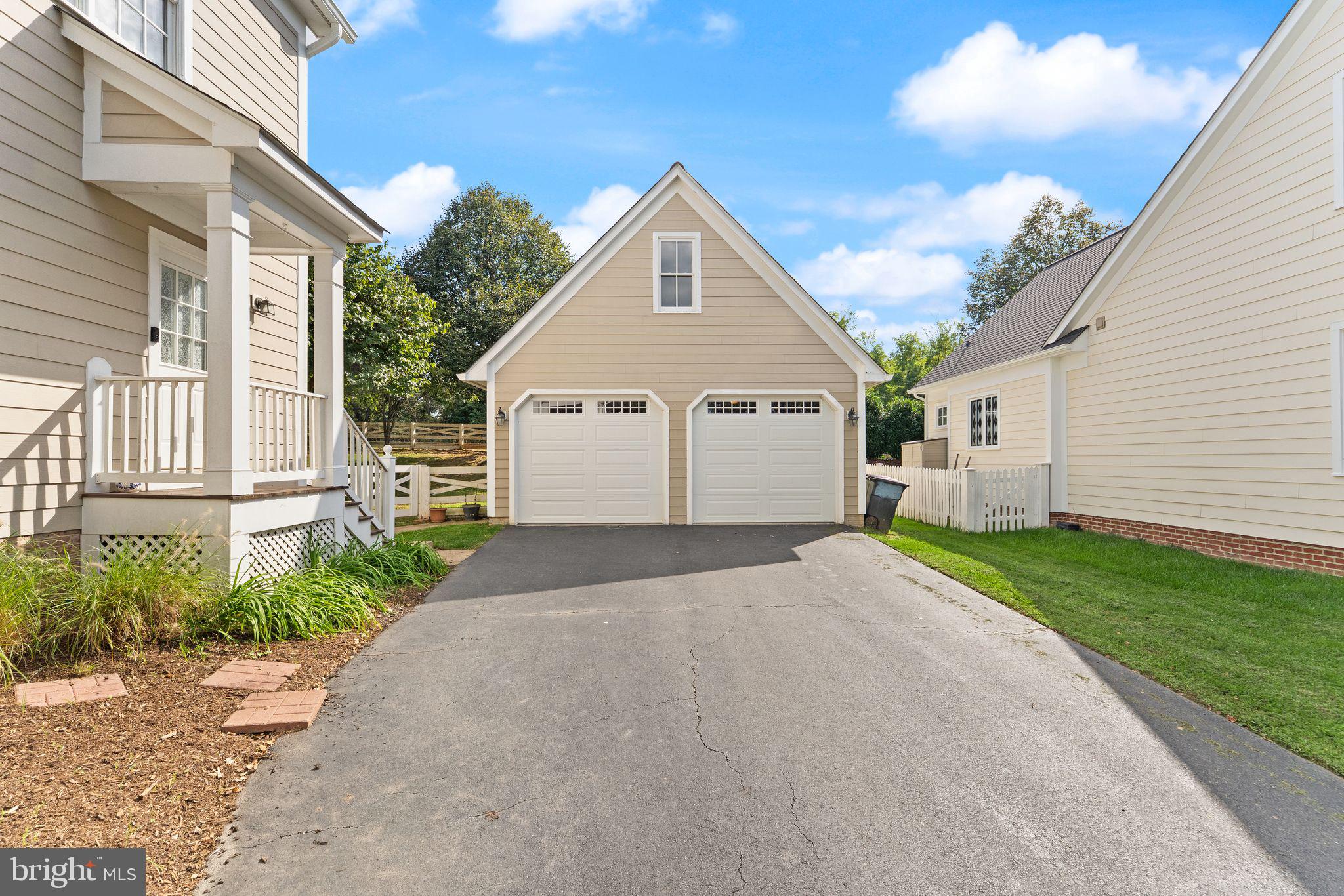 708 IRVINE BANK LANE