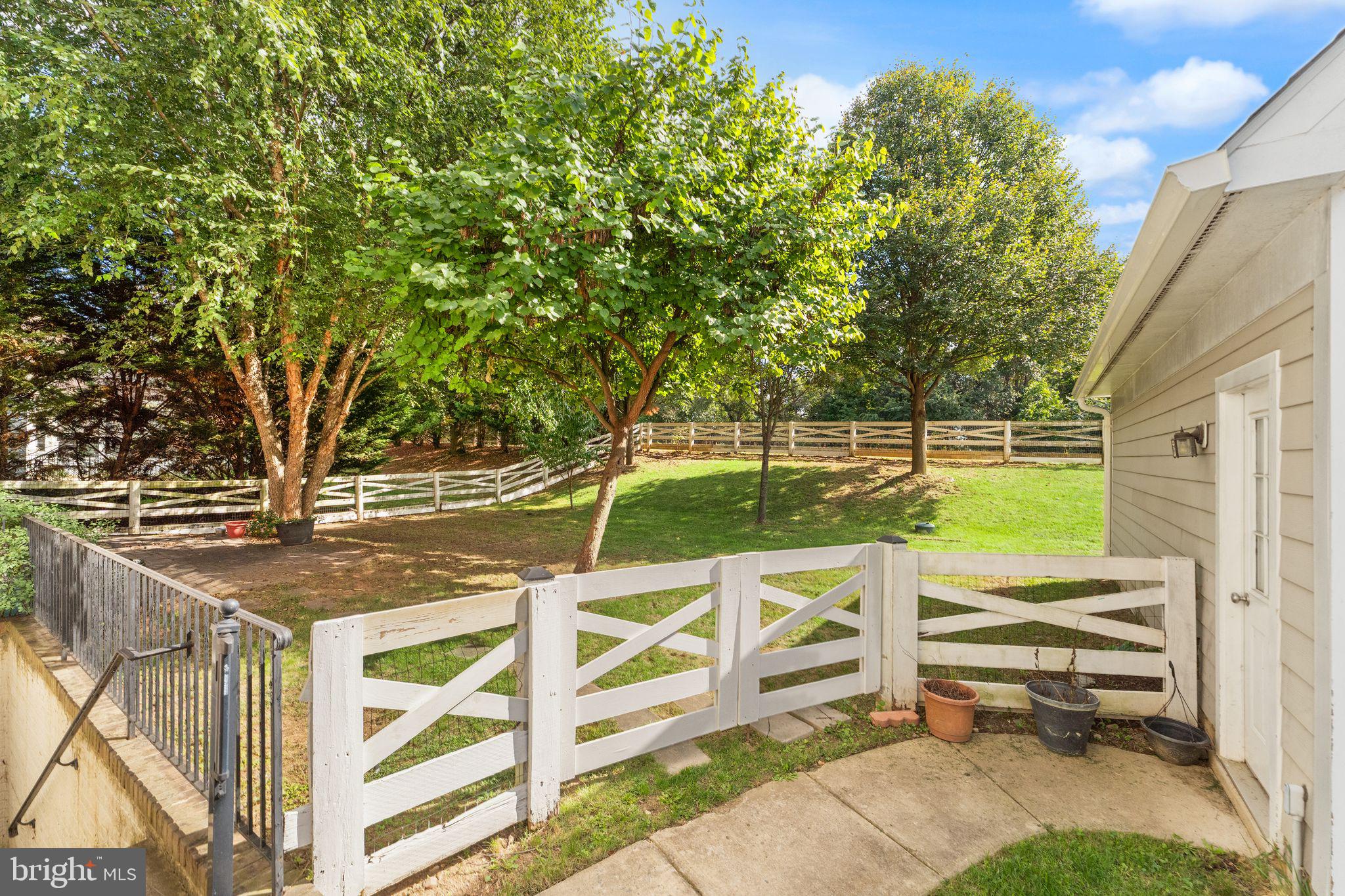 708 IRVINE BANK LANE