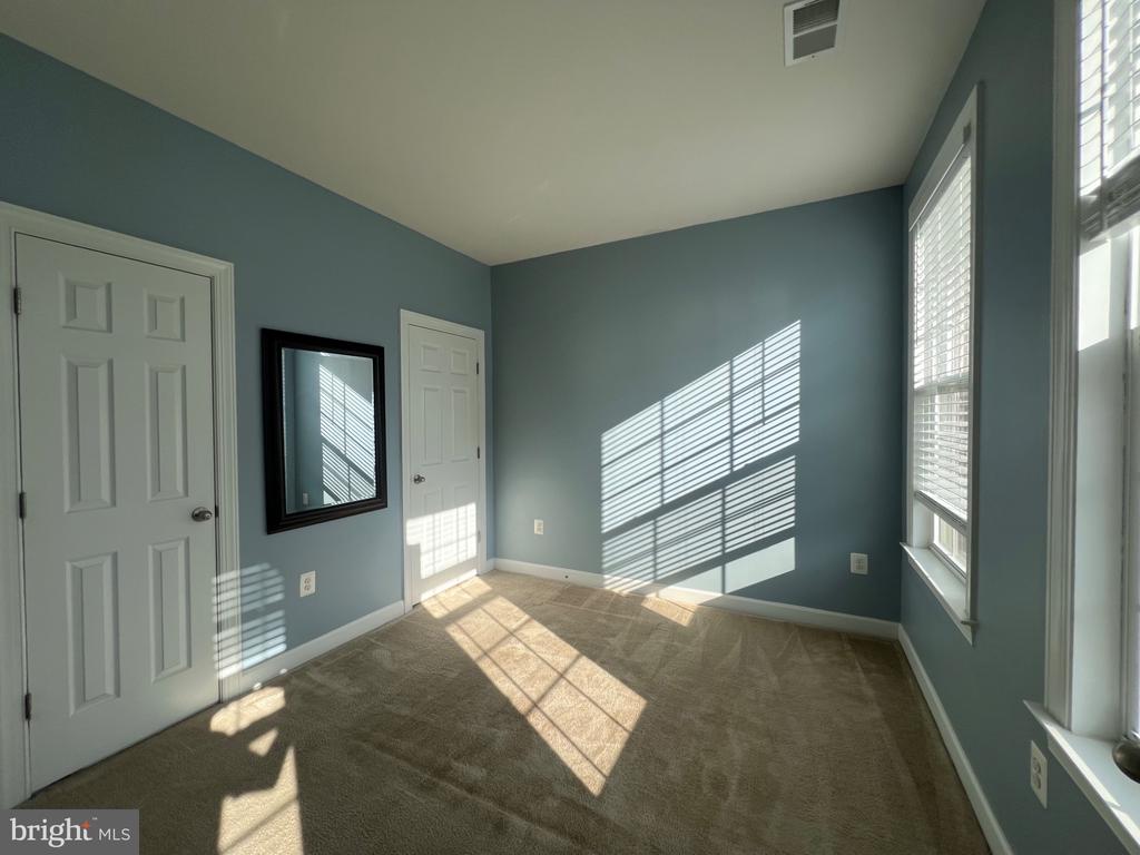 1542 KINNAIRD NE