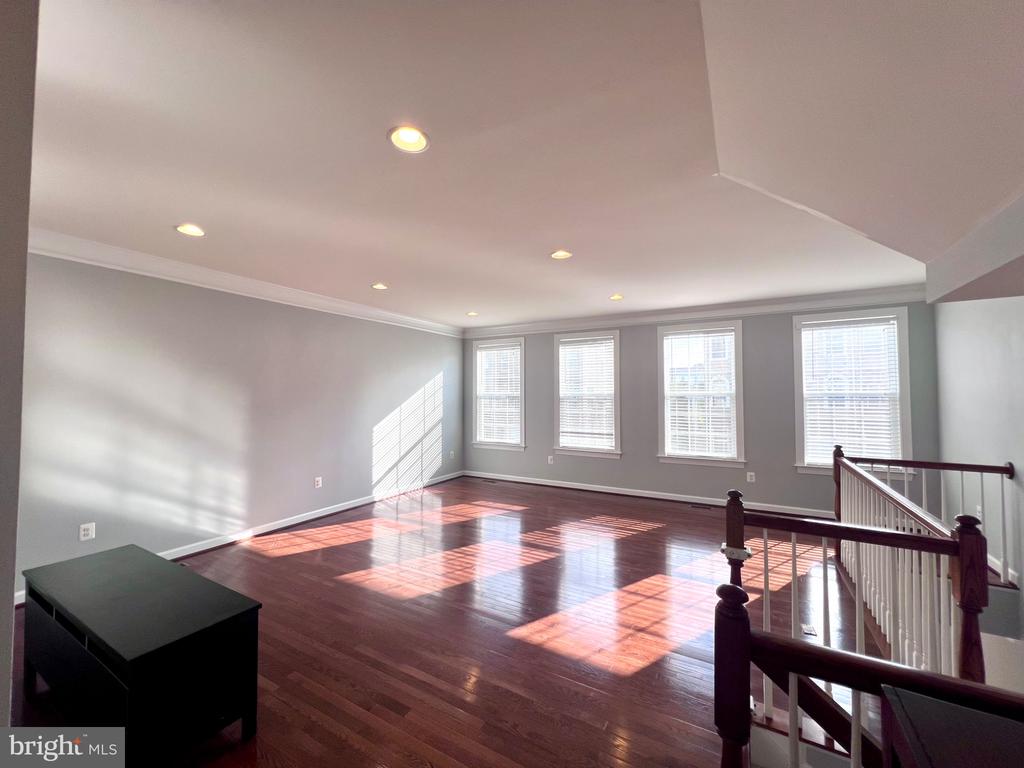 1542 KINNAIRD NE