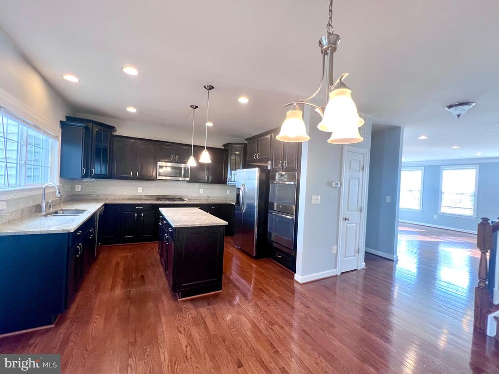 1542 KINNAIRD NE