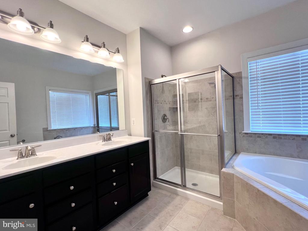 1542 KINNAIRD NE