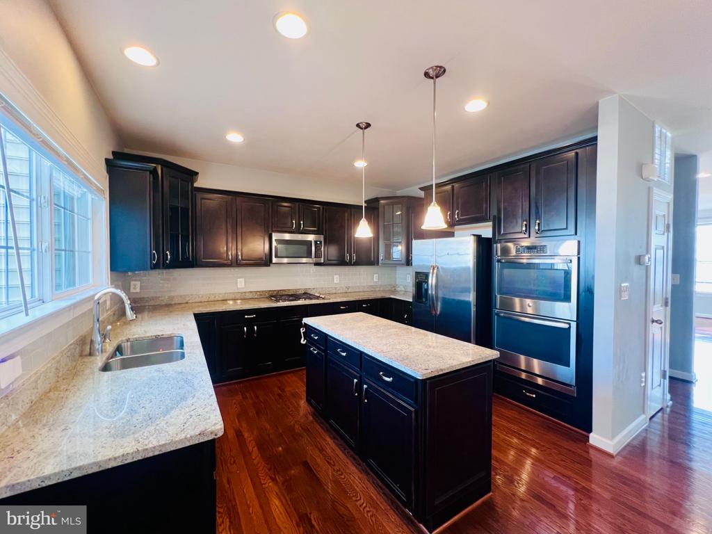 1542 KINNAIRD NE