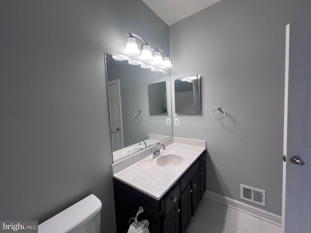1542 KINNAIRD NE