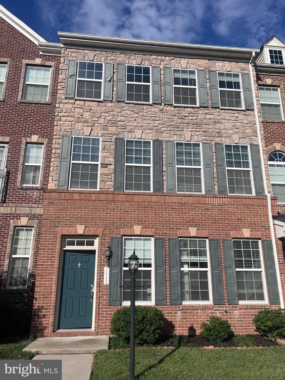 1542 KINNAIRD NE