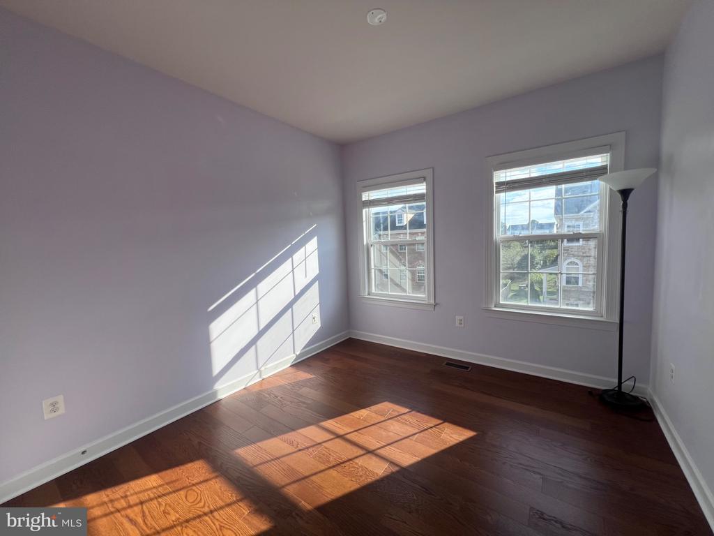 1542 KINNAIRD NE