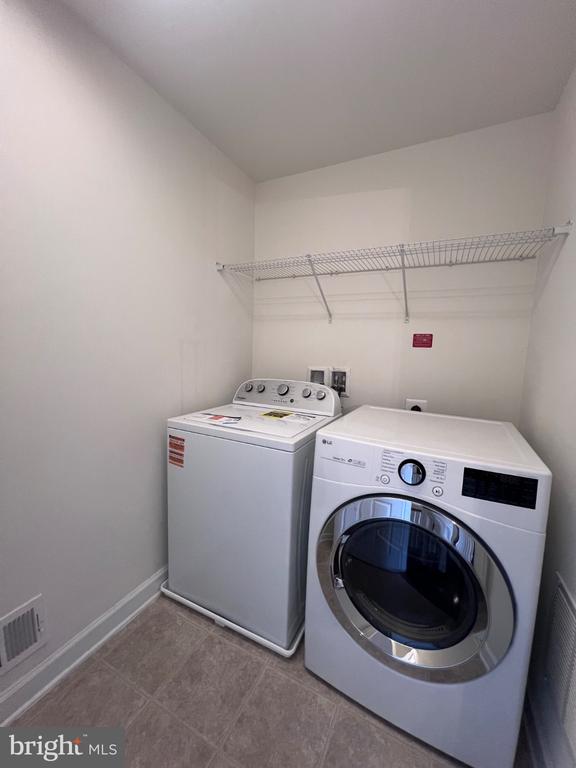 1542 KINNAIRD NE