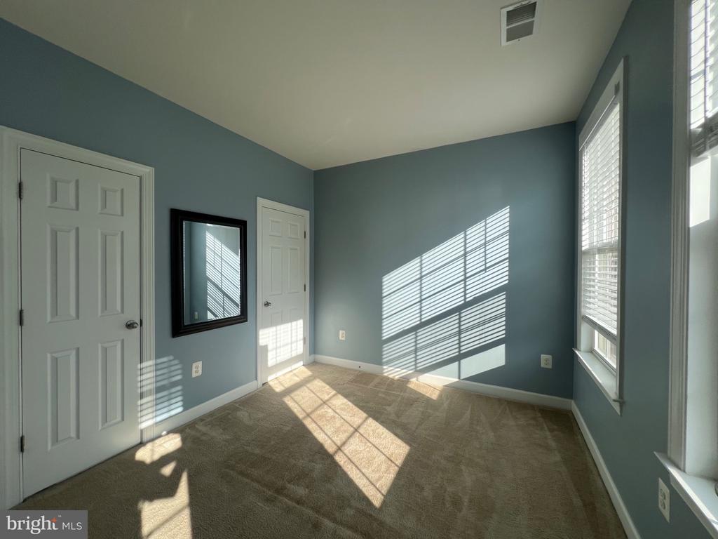 1542 KINNAIRD NE