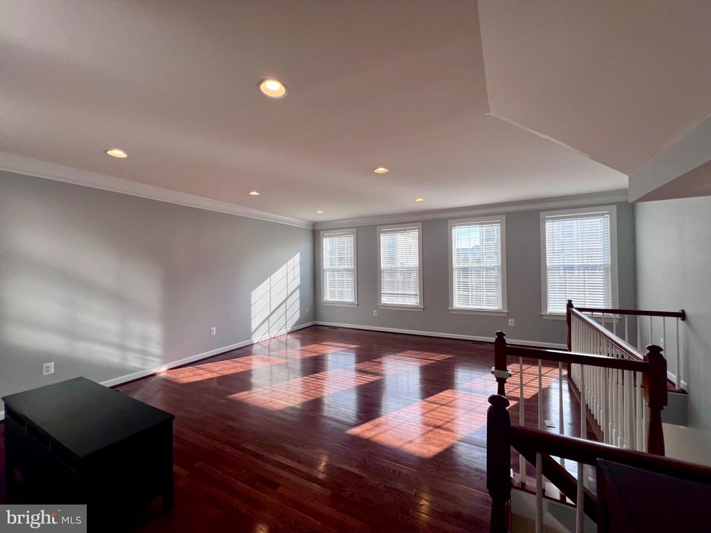 1542 KINNAIRD NE