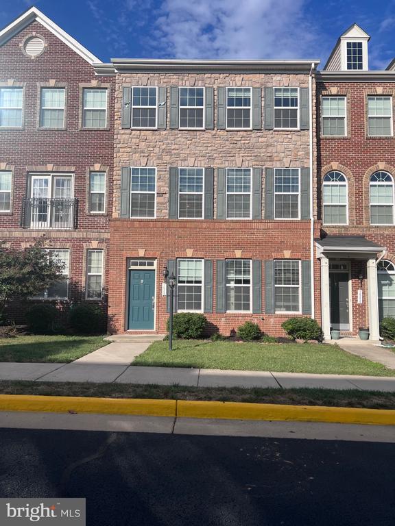 1542 KINNAIRD NE