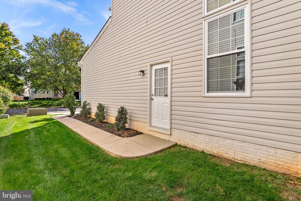 105 BURT COURT NE