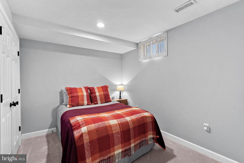 105 BURT COURT NE