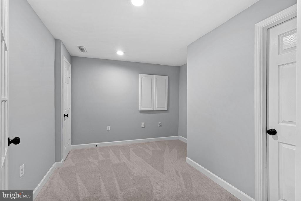 105 BURT COURT NE