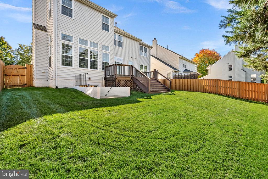105 BURT COURT NE