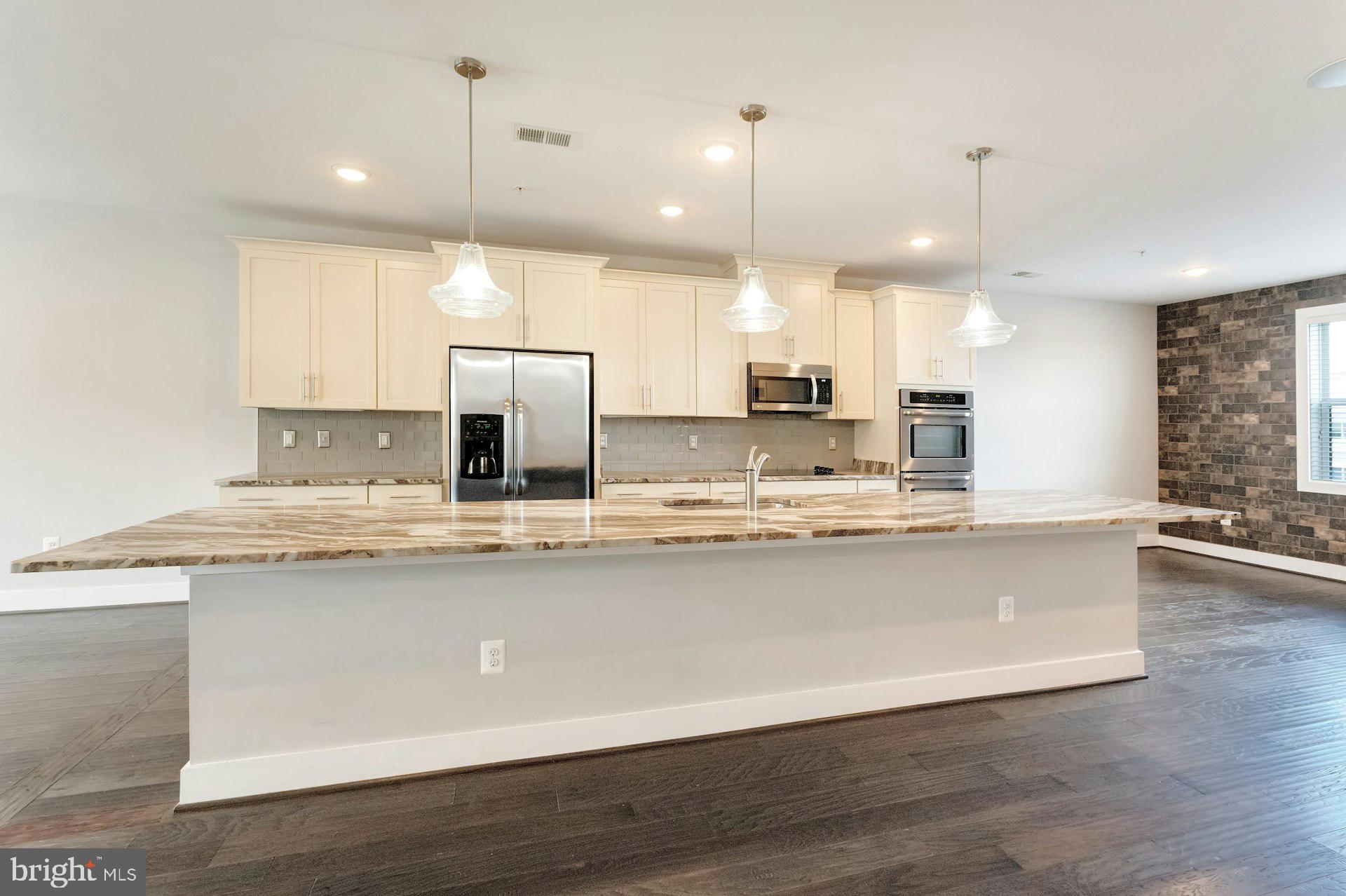 44750 TIVERTON SQUARE