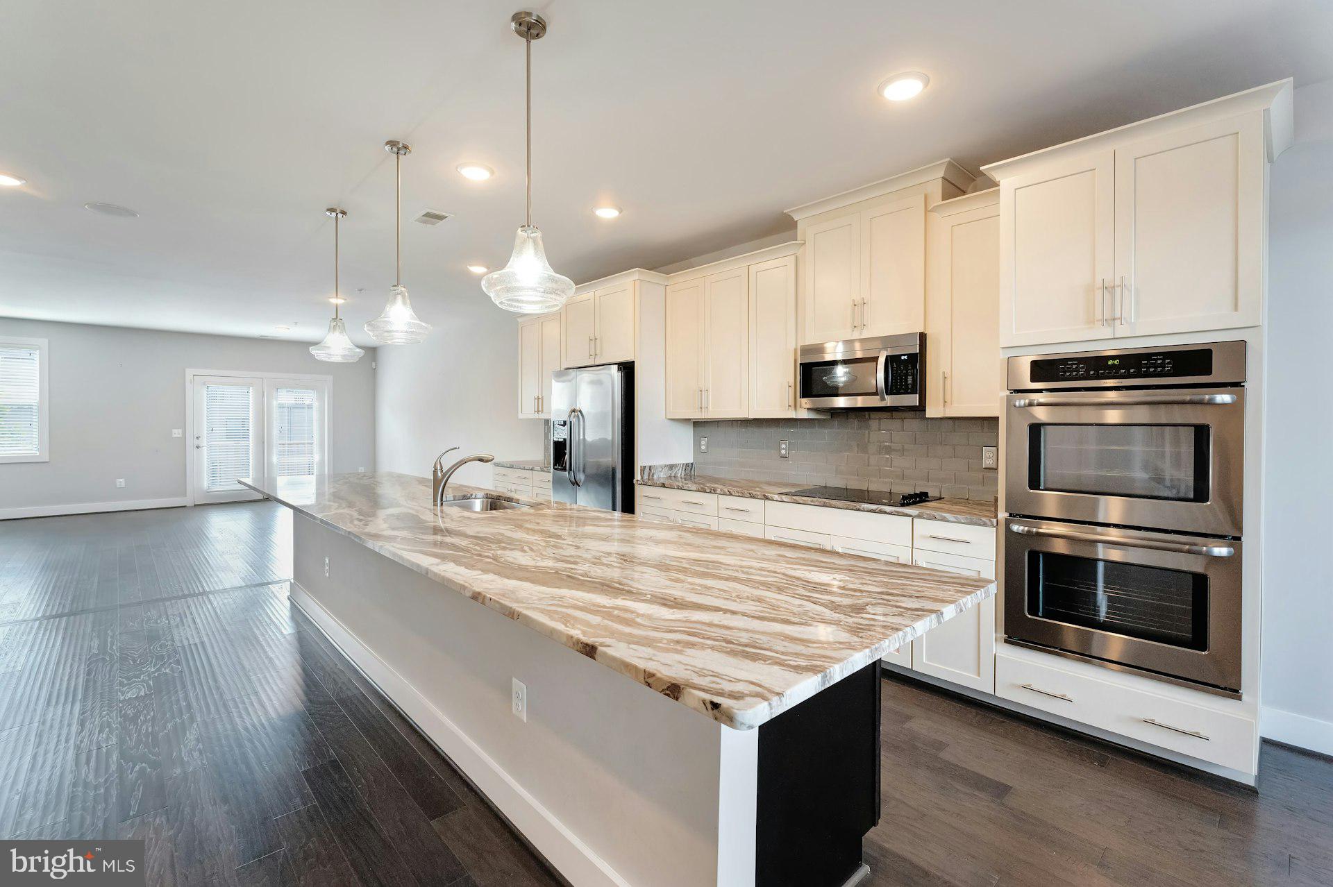 44750 TIVERTON SQUARE