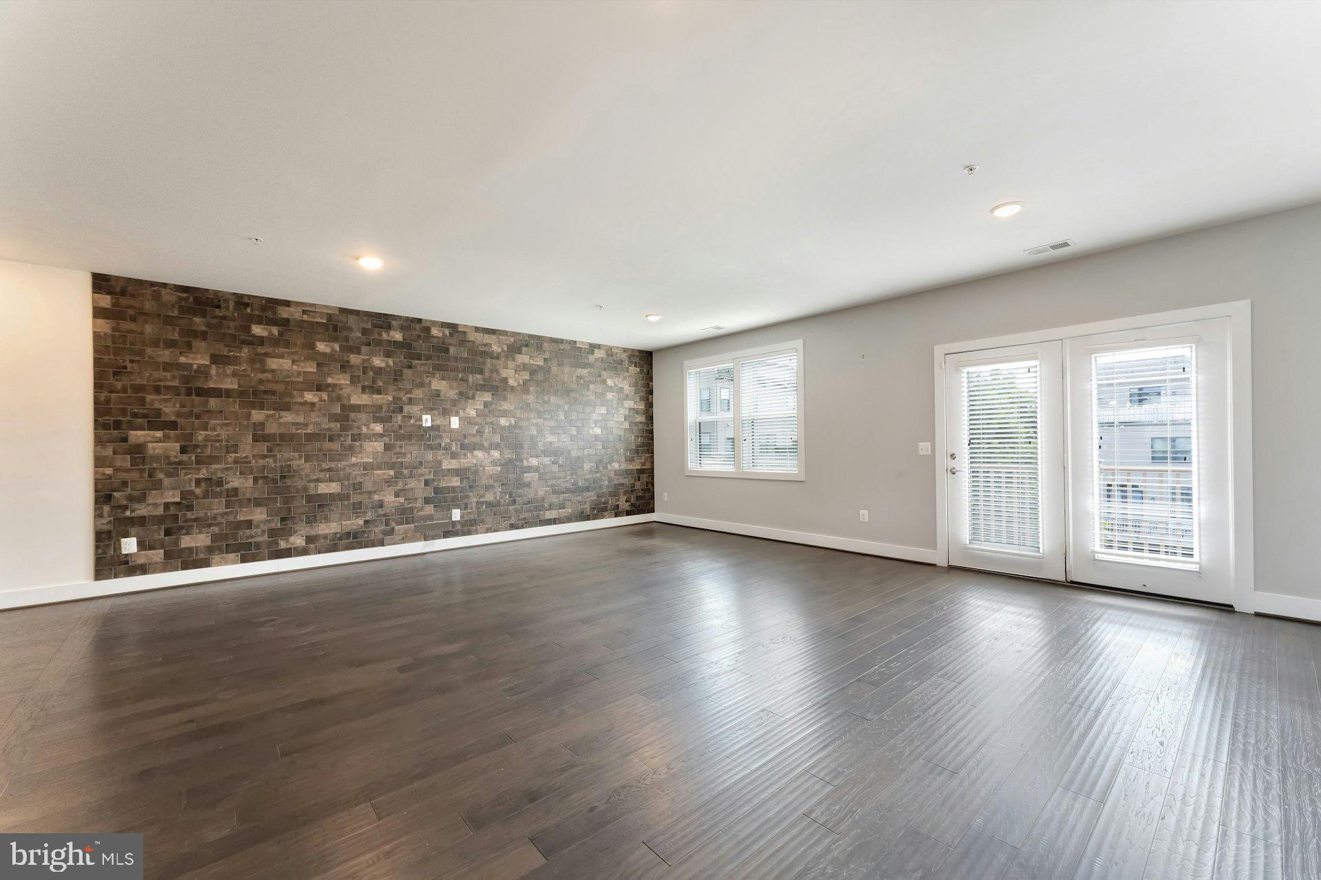 44750 TIVERTON SQUARE