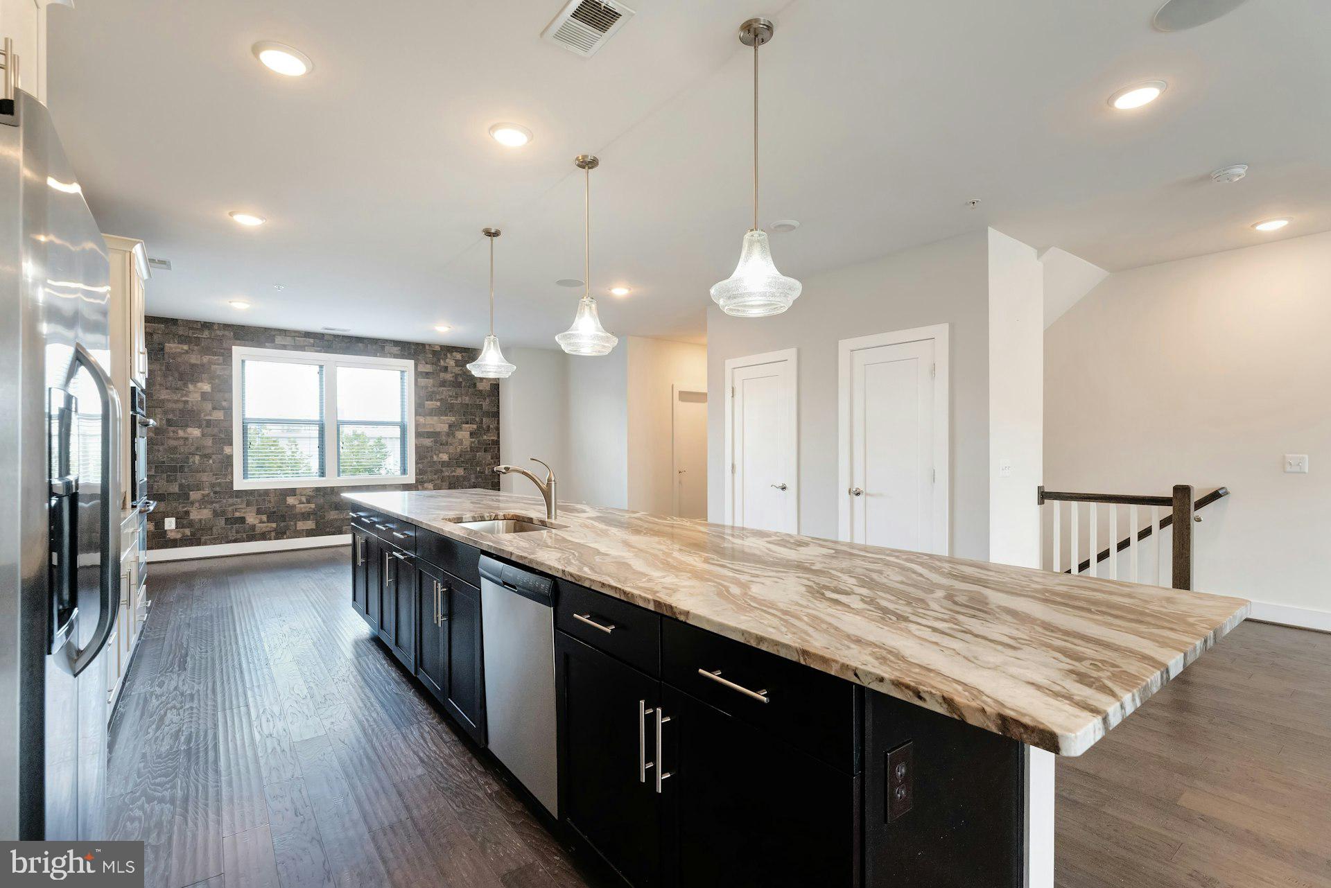 44750 TIVERTON SQUARE