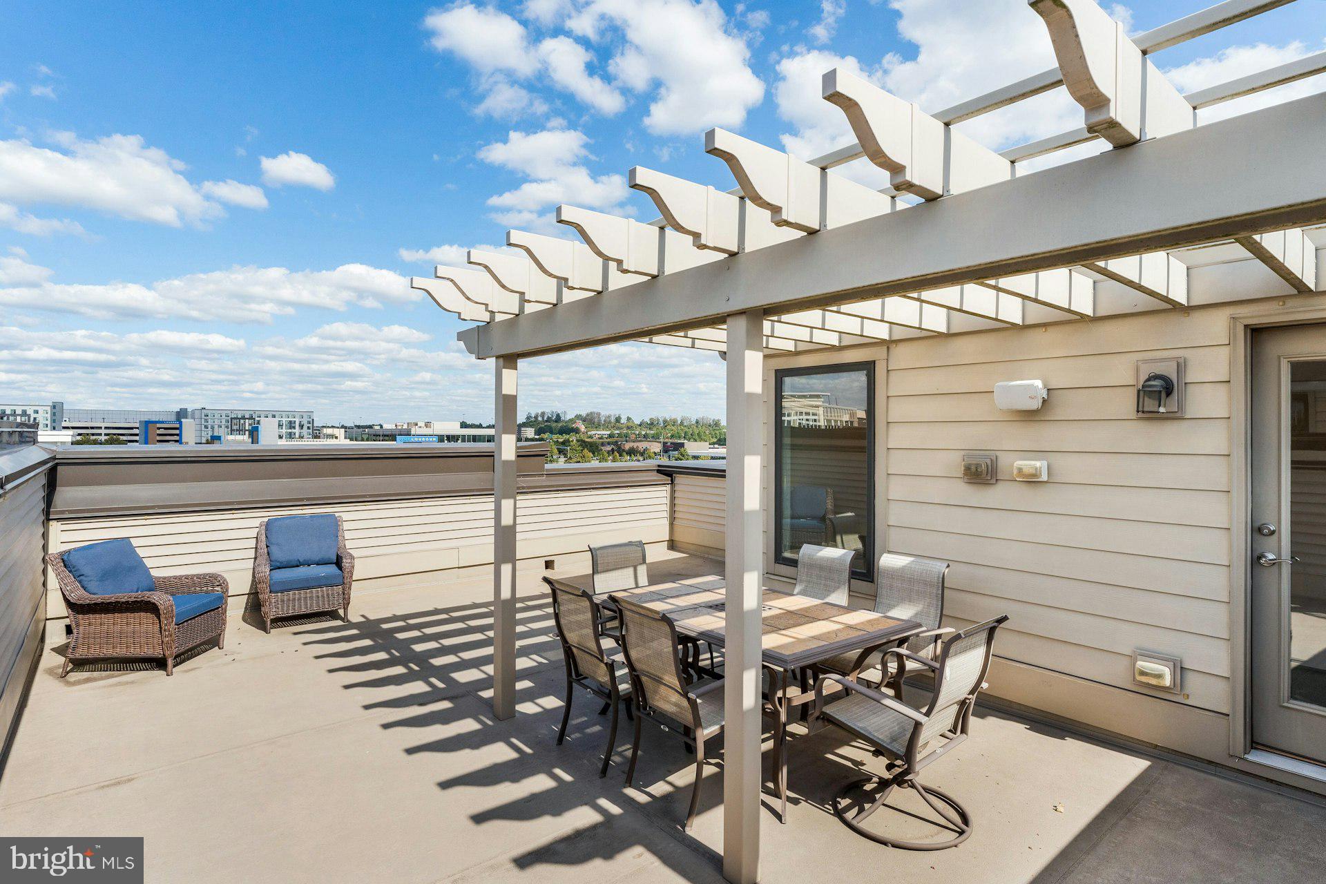 44750 TIVERTON SQUARE