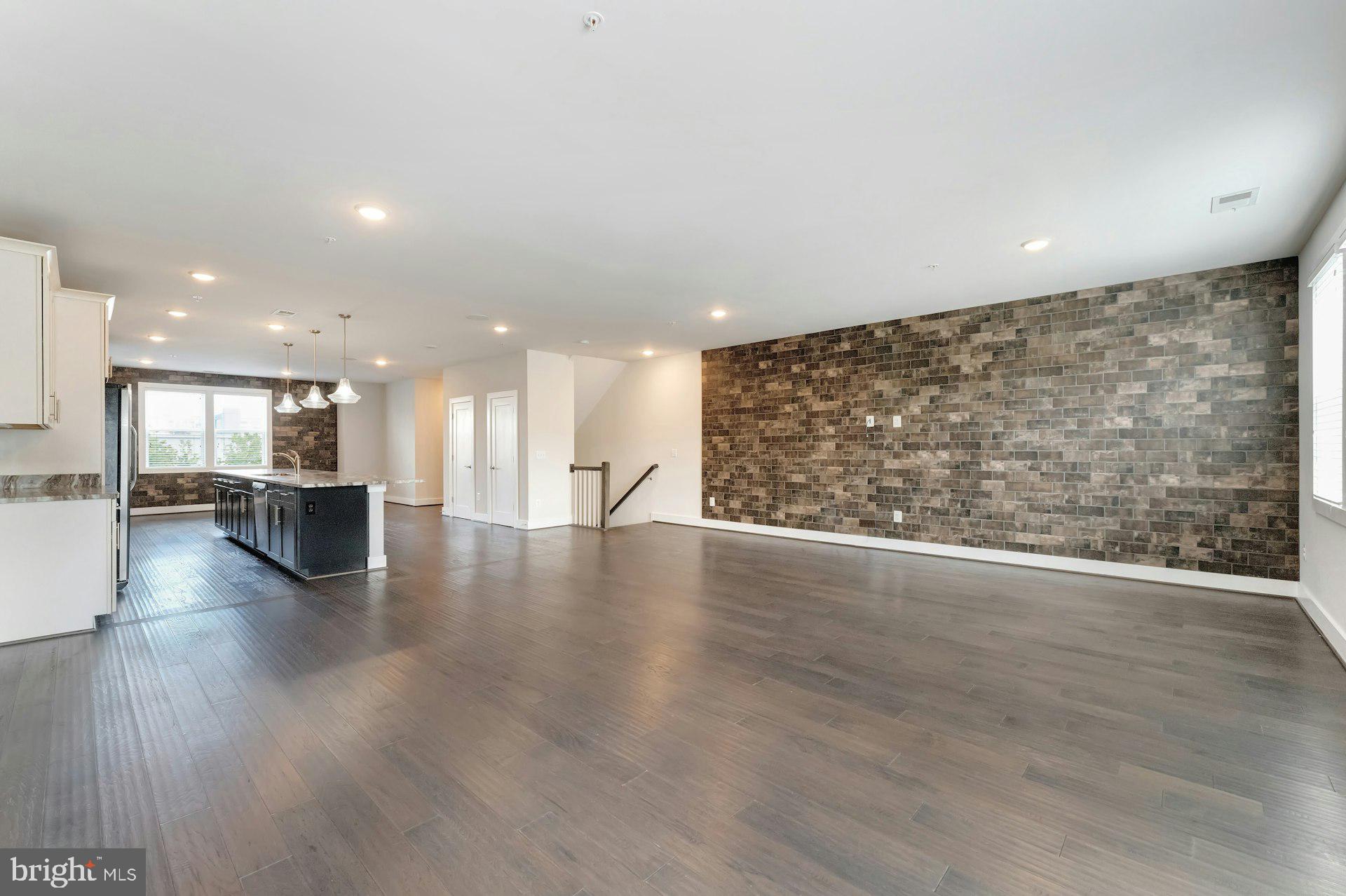 44750 TIVERTON SQUARE