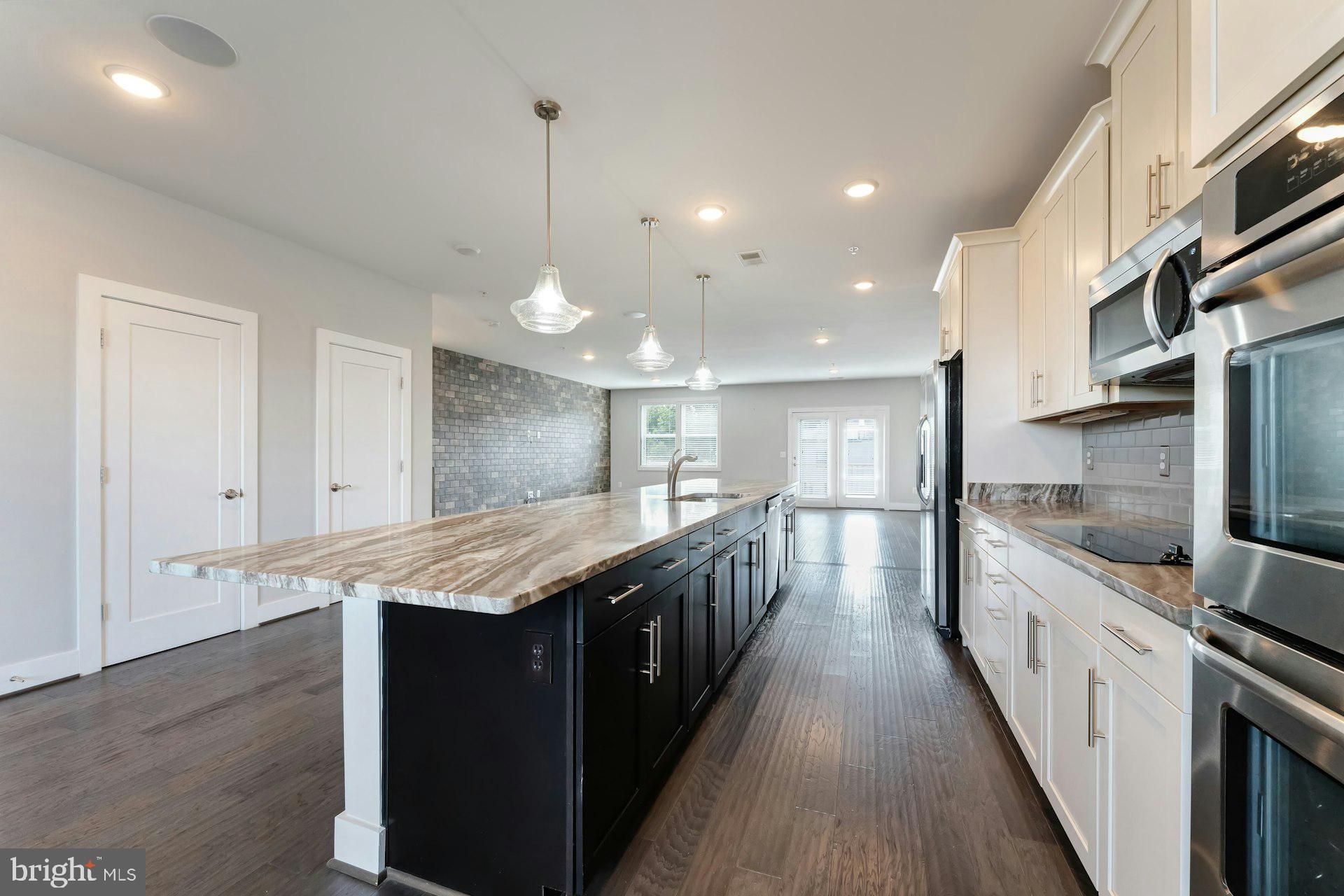 44750 TIVERTON SQUARE