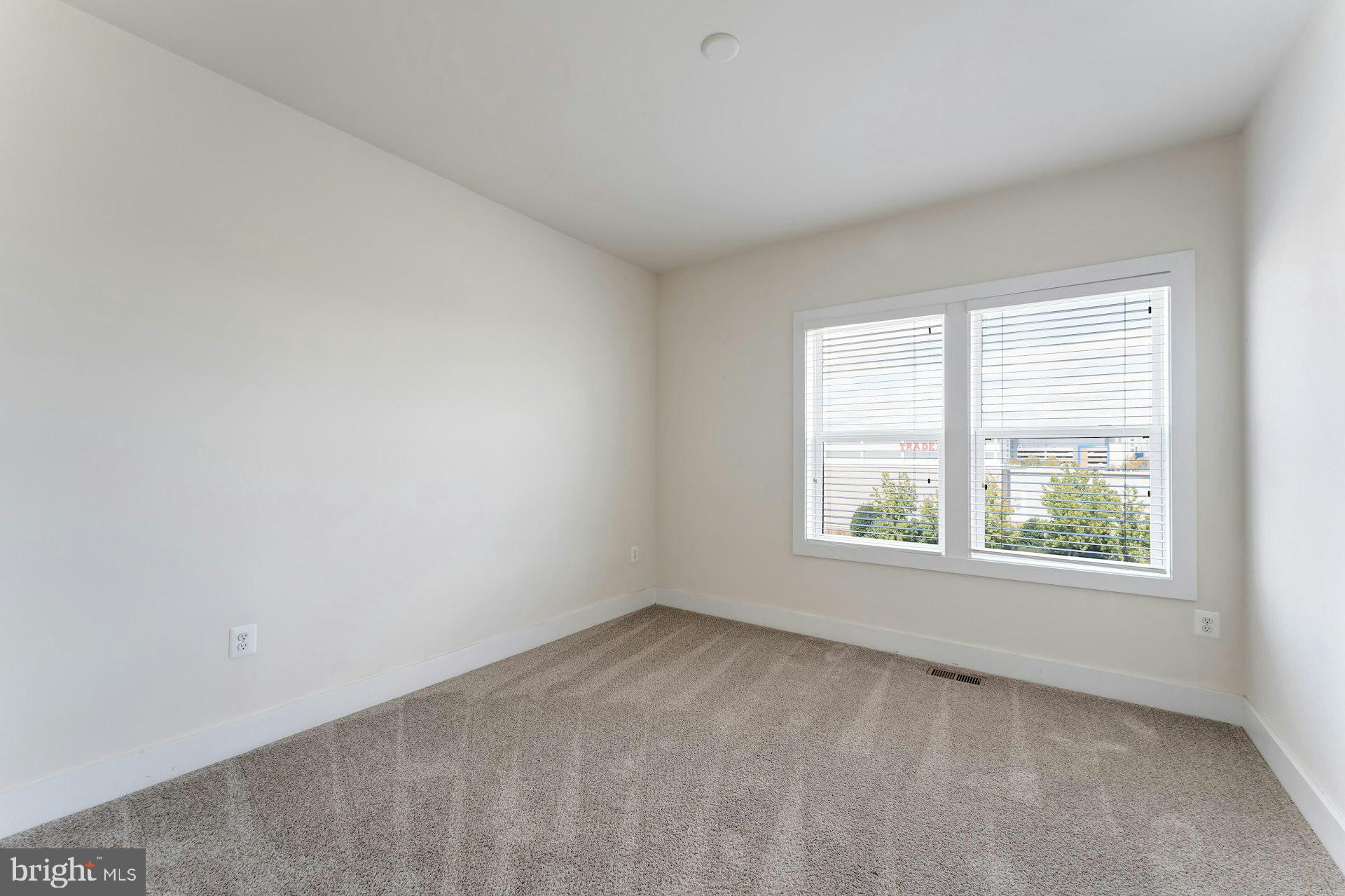 44750 TIVERTON SQUARE