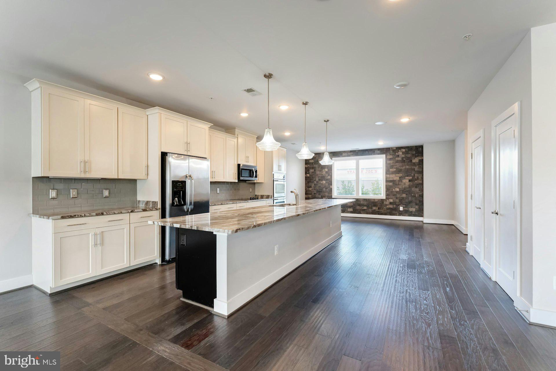 44750 TIVERTON SQUARE