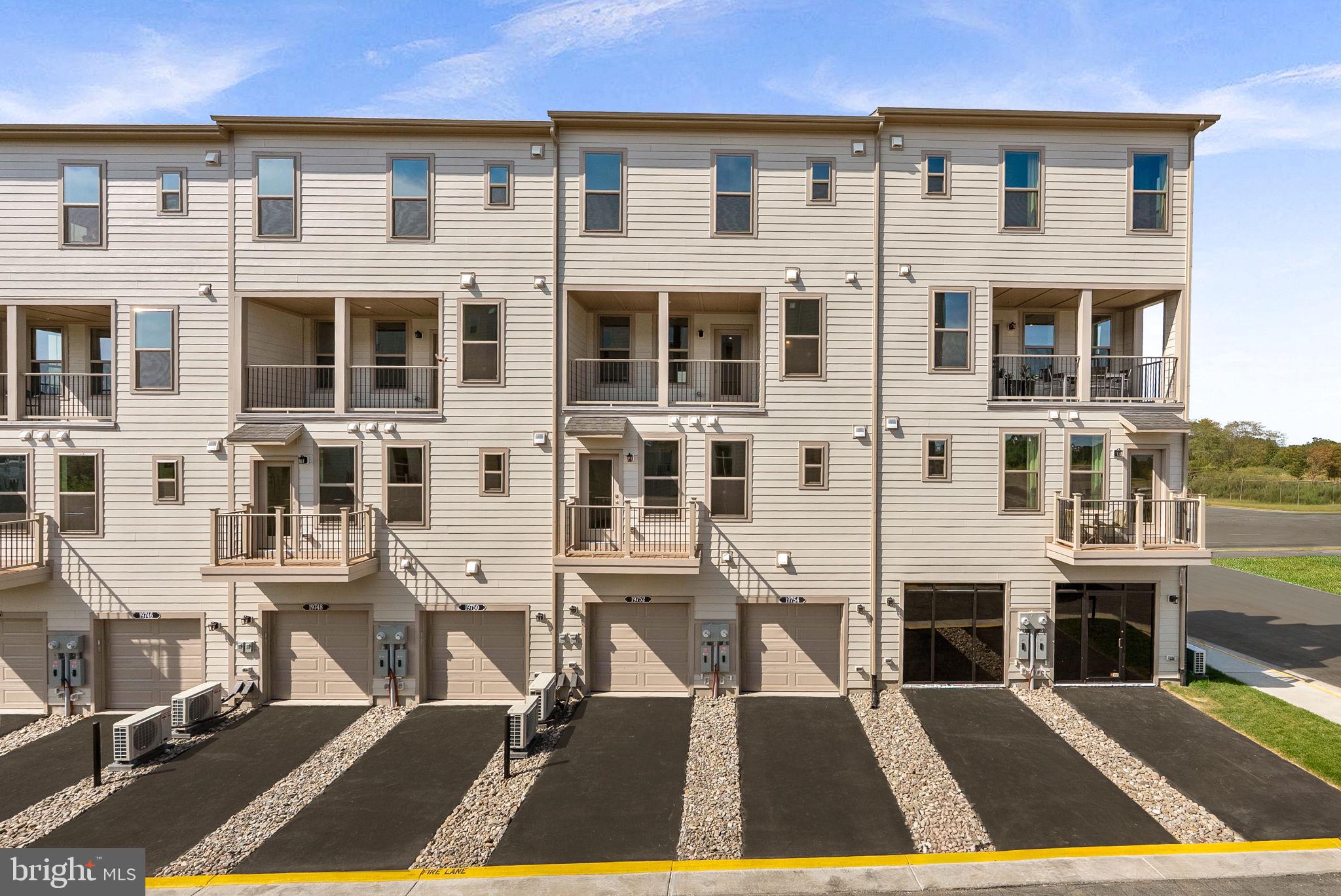 19719 MISTY MOSS SQUARE